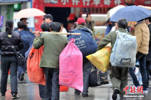 聚焦春節(jié)“恐歸族”：近鄉(xiāng)情怯，恐懼何來？(圖)